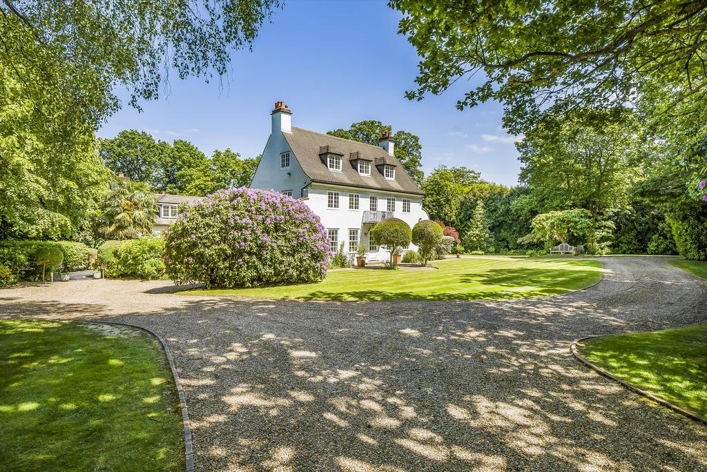 The Glade, Kingswood, Tadworth, Surrey, KT20 7 bed detached house for