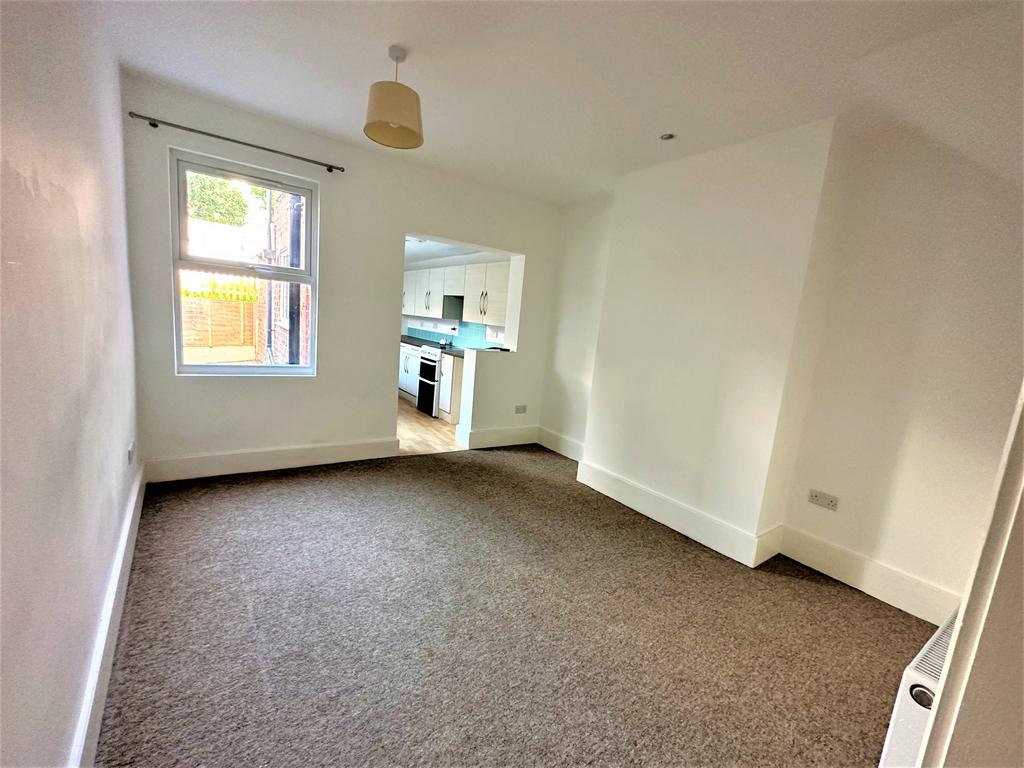 Dudley Road, Grantham, NG31 2 bed terraced house for sale £125,000