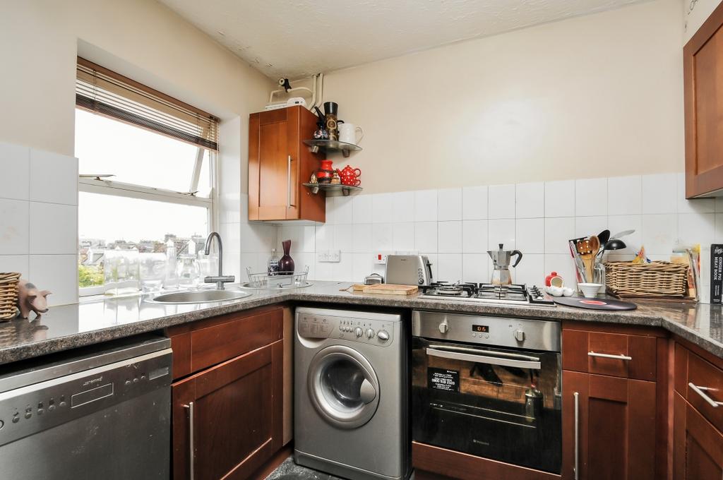 Angles Road Streatham SW16 1 bed flat £1,400 pcm (£323 pw)