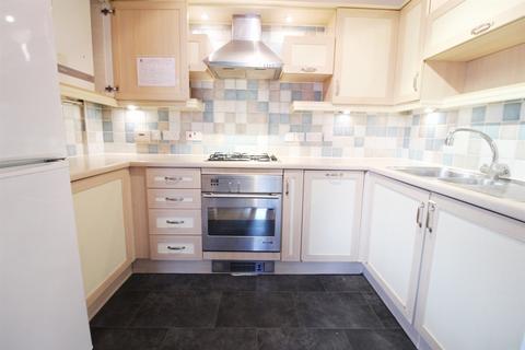 2 bedroom apartment to rent, Belmont Court, Vachel Road, Reading, RG1