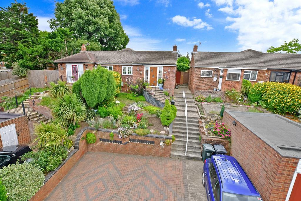 Beacon Drive, Bean, Dartford, Kent 3 bed semidetached bungalow for