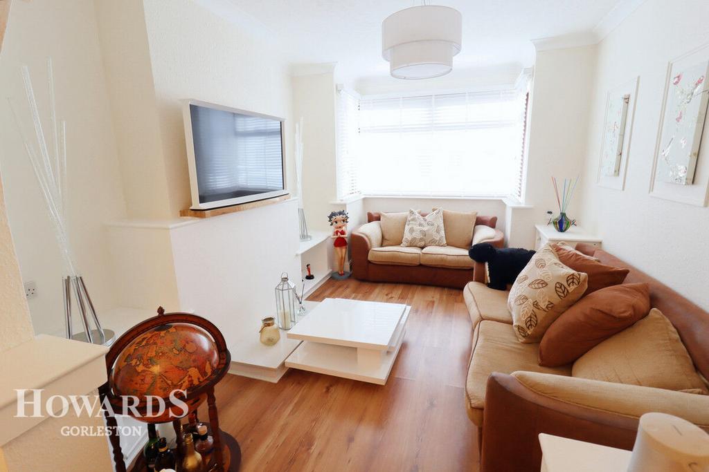 Trafalgar Road West, Gorleston 2 bed terraced house for sale £175,000