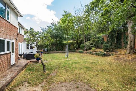 23 Cheyne Close, Bromley, BR2 8QA