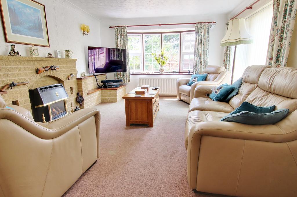 Hampton Lane, Blackfield 4 bed detached bungalow for sale £514,500
