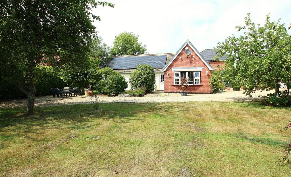 Hampton Lane, Blackfield 4 bed detached bungalow for sale £514,500