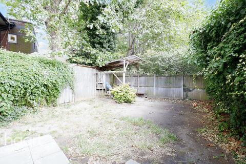 2d Alnwick Road, London, E16 3EX