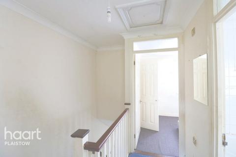 2d Alnwick Road, London, E16 3EX