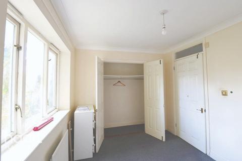 2d Alnwick Road, London, E16 3EX