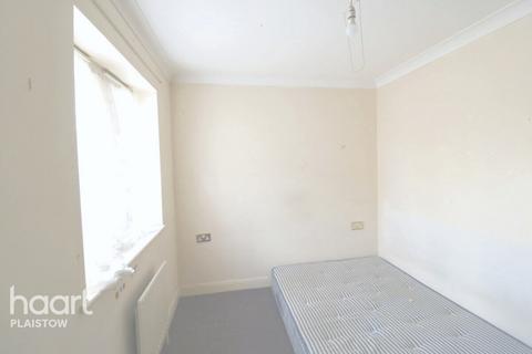 2d Alnwick Road, London, E16 3EX