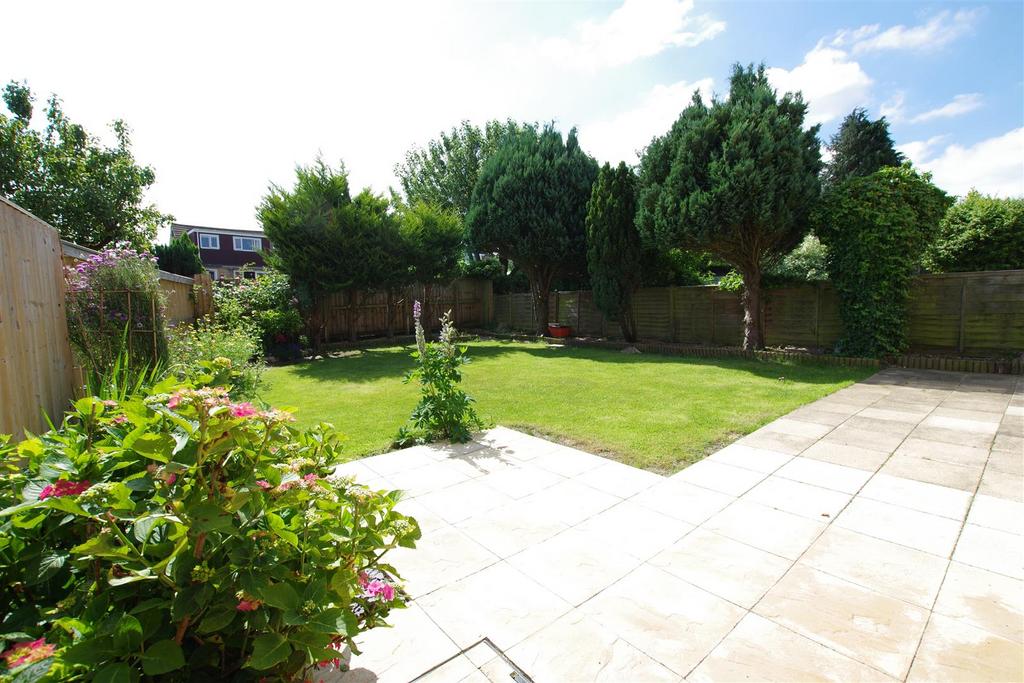 Windsor Road, Swindon SN3 3 bed detached house £1,500 pcm (£346 pw)