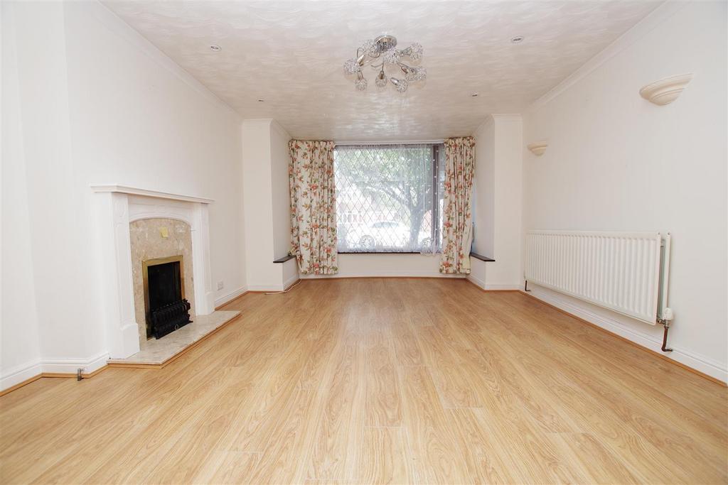 Windsor Road, Swindon SN3 3 bed detached house £1,500 pcm (£346 pw)