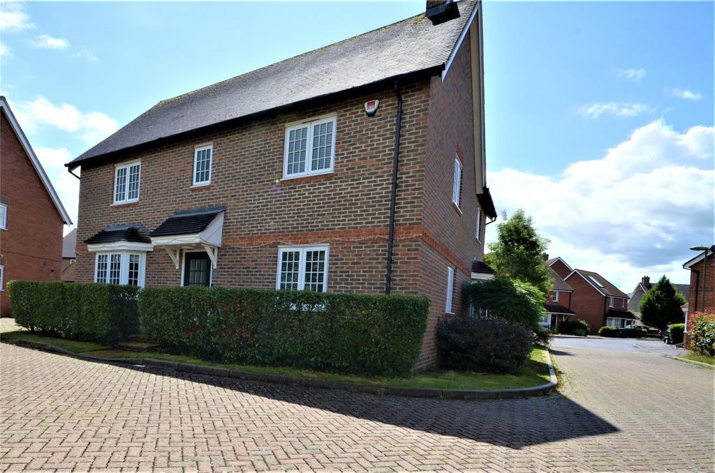 The Acres, Horley, Surrey, RH6 4 bed detached house £2,800 pcm (£646 pw)