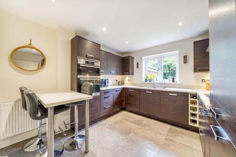 20 Wright Close, Bushey, WD23 2FH