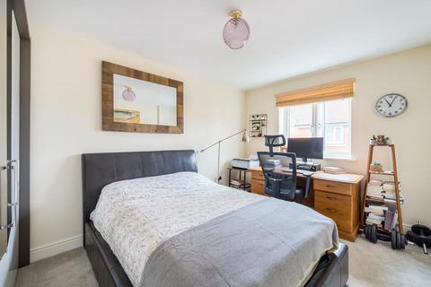 20 Wright Close, Bushey, WD23 2FH