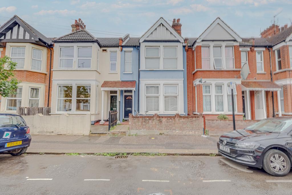 Burdett Avenue, Westcliffonsea, SS0 2 bed flat for sale £210,000