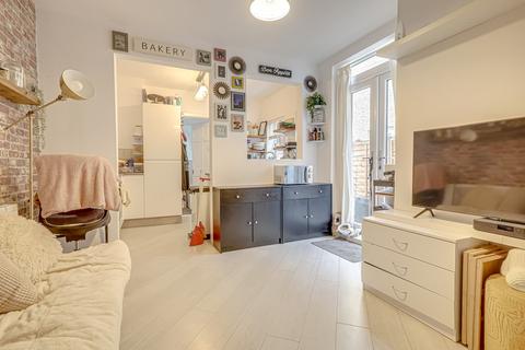 27 Burdett Avenue, Westcliff-on-sea, SS0 7JN