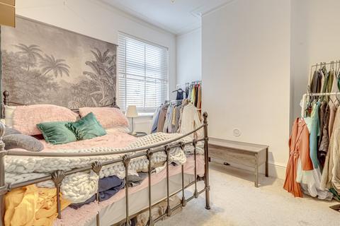 27 Burdett Avenue, Westcliff-on-sea, SS0 7JN