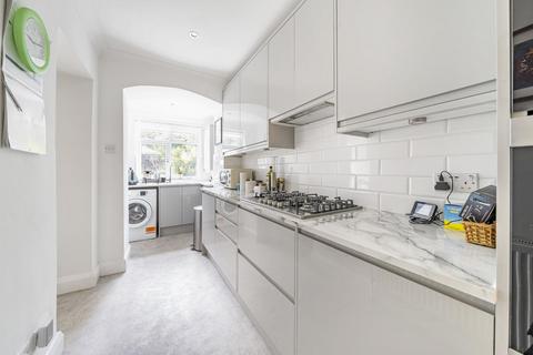 3 bedroom flat for sale, High Road, North Finchley