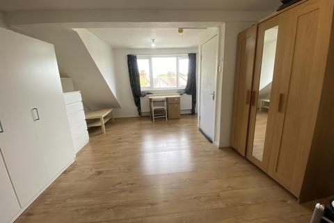 1 bedroom in a house share to rent, Westbury Avenue, Woodgreen, N22