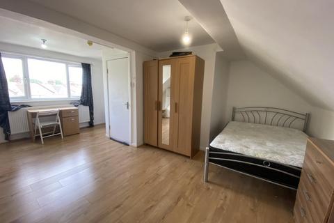 1 bedroom in a house share to rent, Westbury Avenue, Woodgreen, N22