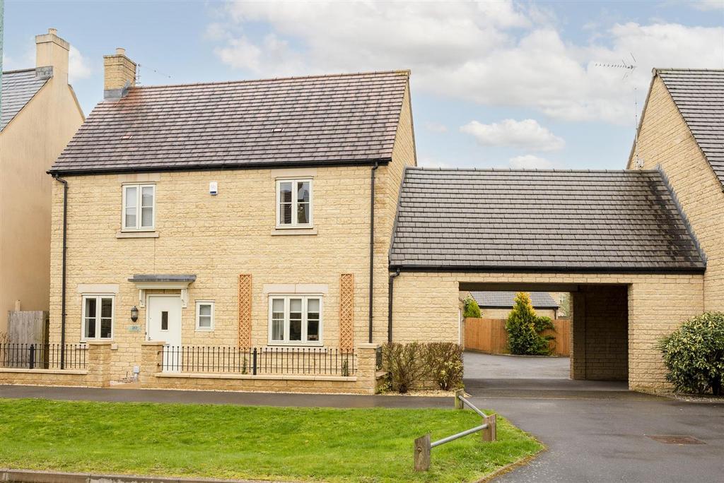 Summers Way, MoretonInMarsh, GL56 4 bed detached house for sale £
