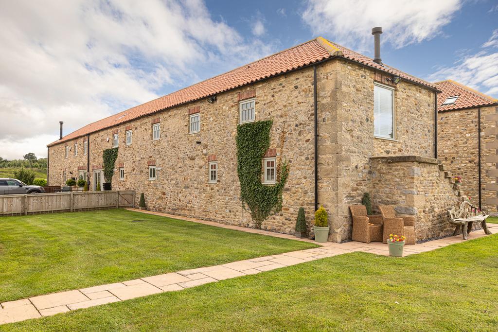 1 Meadow View, Piercebridge, Darlington, County Durham DL2 4 bed barn