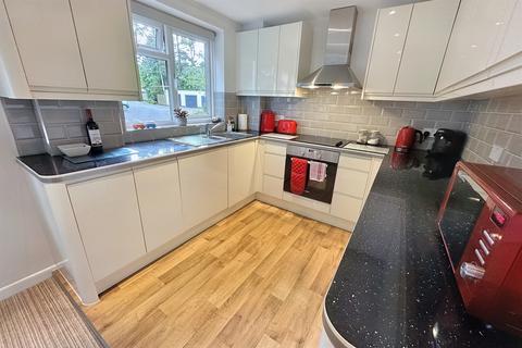 2 bedroom flat for sale, Ferndown
