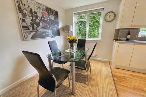 2 bedroom flat for sale, Ferndown