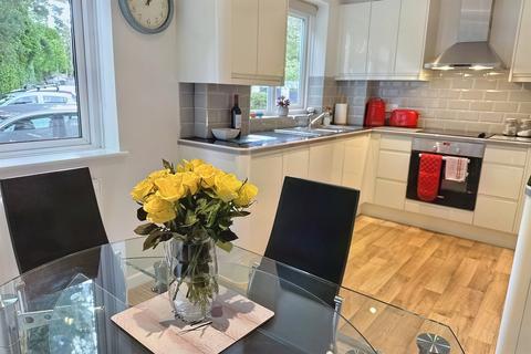 2 bedroom flat for sale, Ferndown