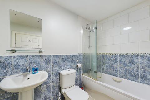 Flat 3, Victoria House Billing Road, Northampton, NN1 5BL