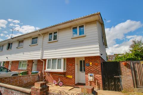 3 bedroom end of terrace house for sale - QUAYSIDE ROAD! CLOSE TO RIVER ITCHEN! PARKING!