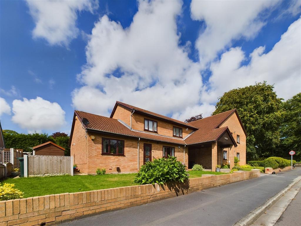 Rosehill Drive, Aughton, Ormskirk... 2 bed flat £220,000