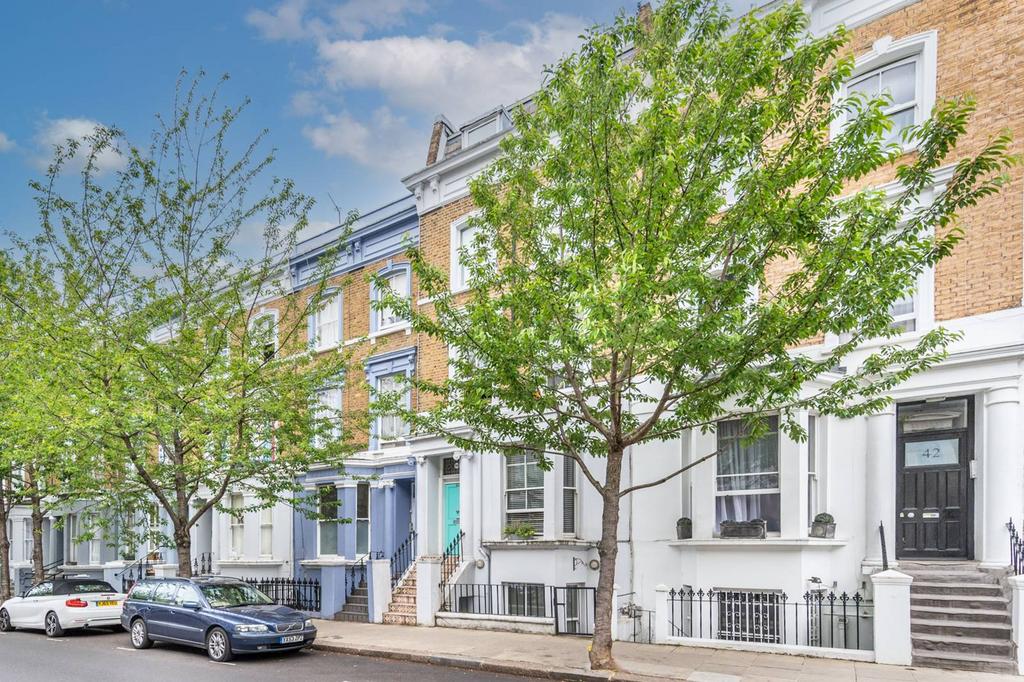 Chesterton Road, Ladbroke Grove, London, W10 2 bed flat for sale £550,000