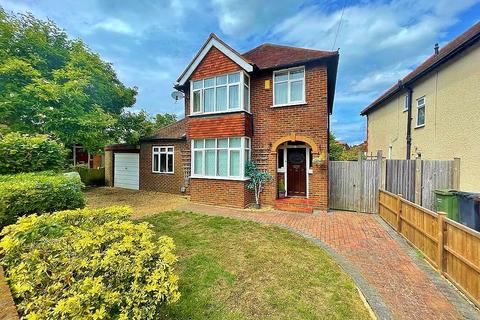 3 bedroom detached house to rent, Wendy Crescent, Guildford, Surrey, GU2