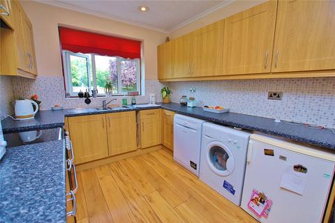 3 bedroom detached house to rent, Wendy Crescent, Guildford, Surrey, GU2