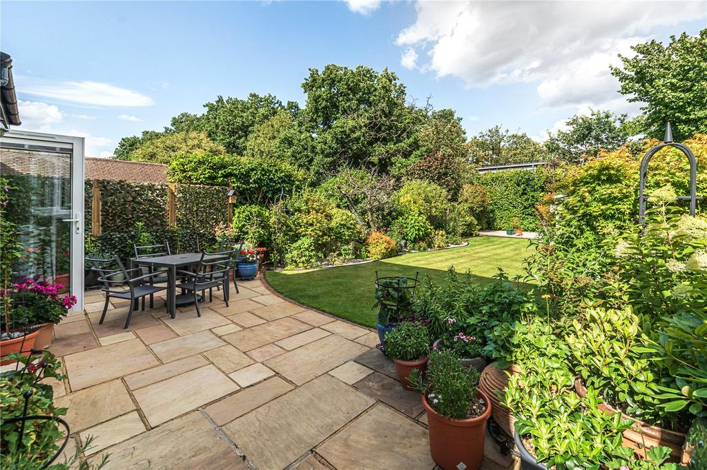 Thistledene, Thames Ditton, KT7 4 bed semidetached house for sale £