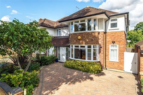 107 Thistledene, Thames Ditton, KT7 0YW