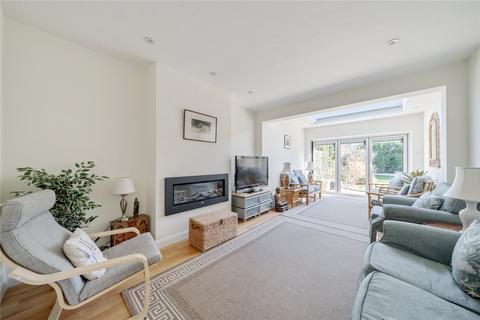 107 Thistledene, Thames Ditton, KT7 0YW