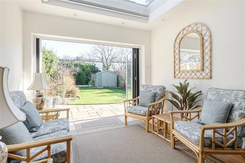 107 Thistledene, Thames Ditton, KT7 0YW