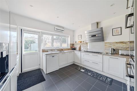 107 Thistledene, Thames Ditton, KT7 0YW