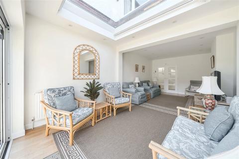 107 Thistledene, Thames Ditton, KT7 0YW