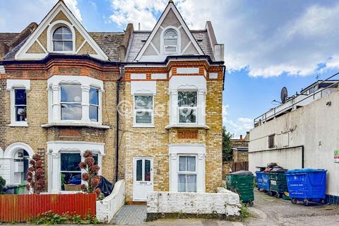 3 bedroom end of terrace house to rent, Marnock Road, London, SE4