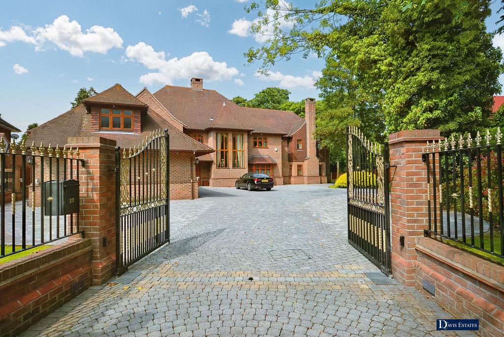 Woodlands Avenue, Emerson Park... 7 bed detached house for sale £4,000,000