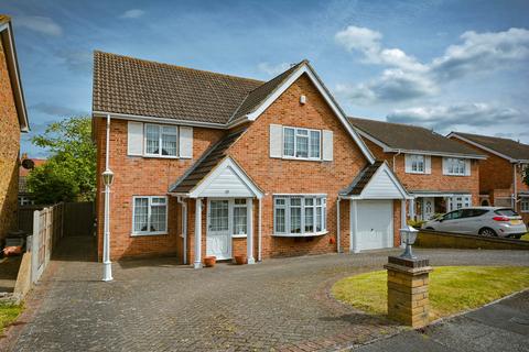 15 Roseacre Close, Hornchurch, RM11 3NJ