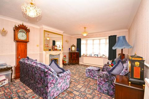 15 Roseacre Close, Hornchurch, RM11 3NJ