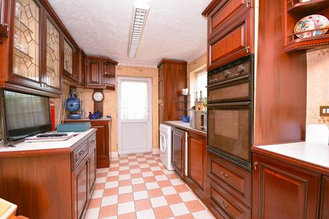 15 Roseacre Close, Hornchurch, RM11 3NJ