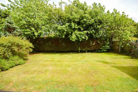 15 Roseacre Close, Hornchurch, RM11 3NJ