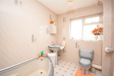 15 Roseacre Close, Hornchurch, RM11 3NJ