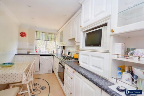 3 Buckingham Close, Hornchurch, RM11 2QS