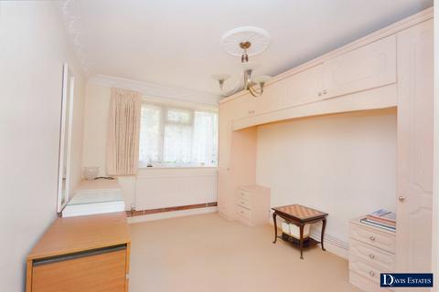 3 Buckingham Close, Hornchurch, RM11 2QS